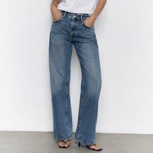 Zara High Rise Straight Leg Medium Wash Blue Women’s Jeans Size 6